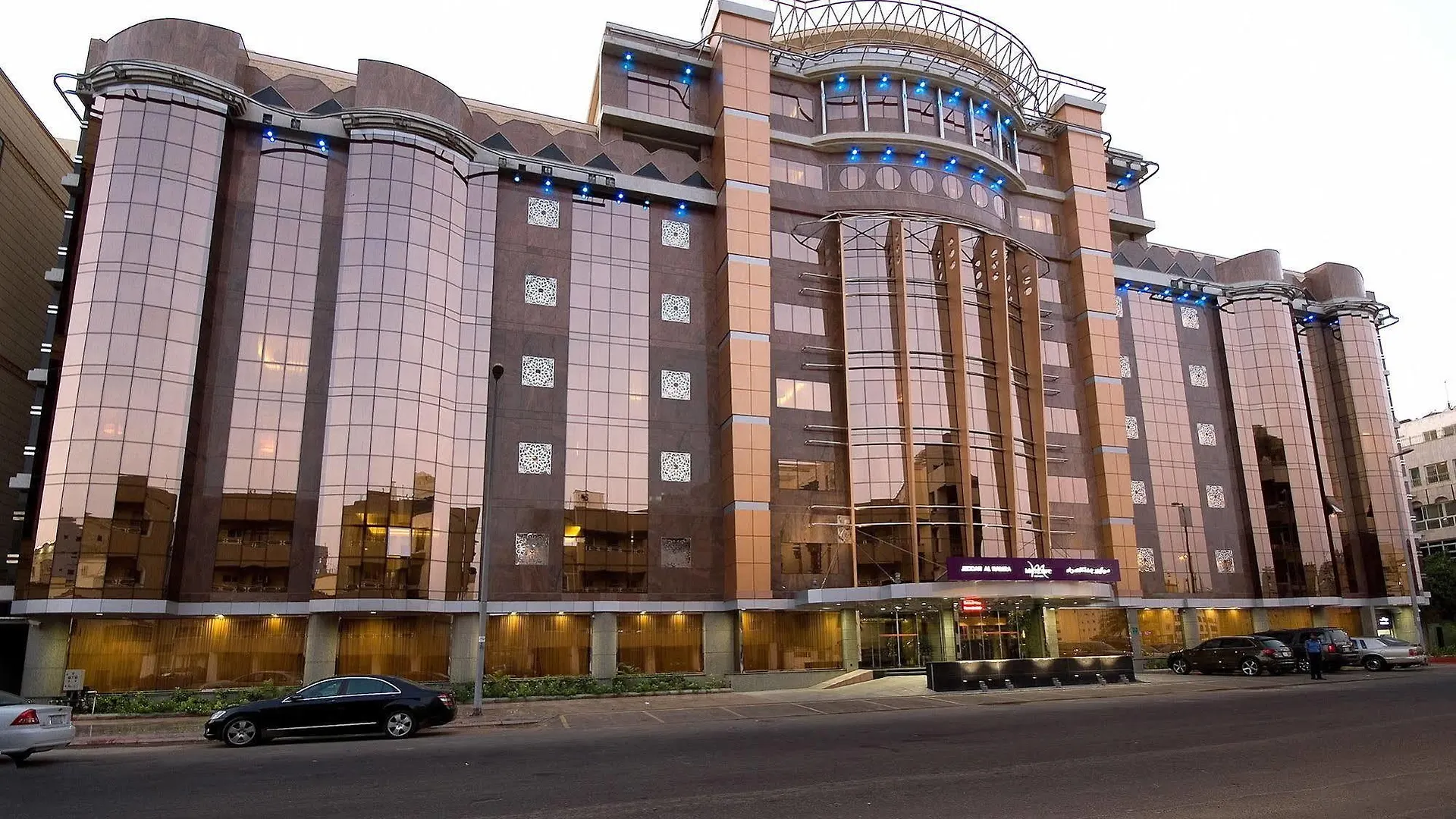 Mercure Jeddah Al Hamra 3*,