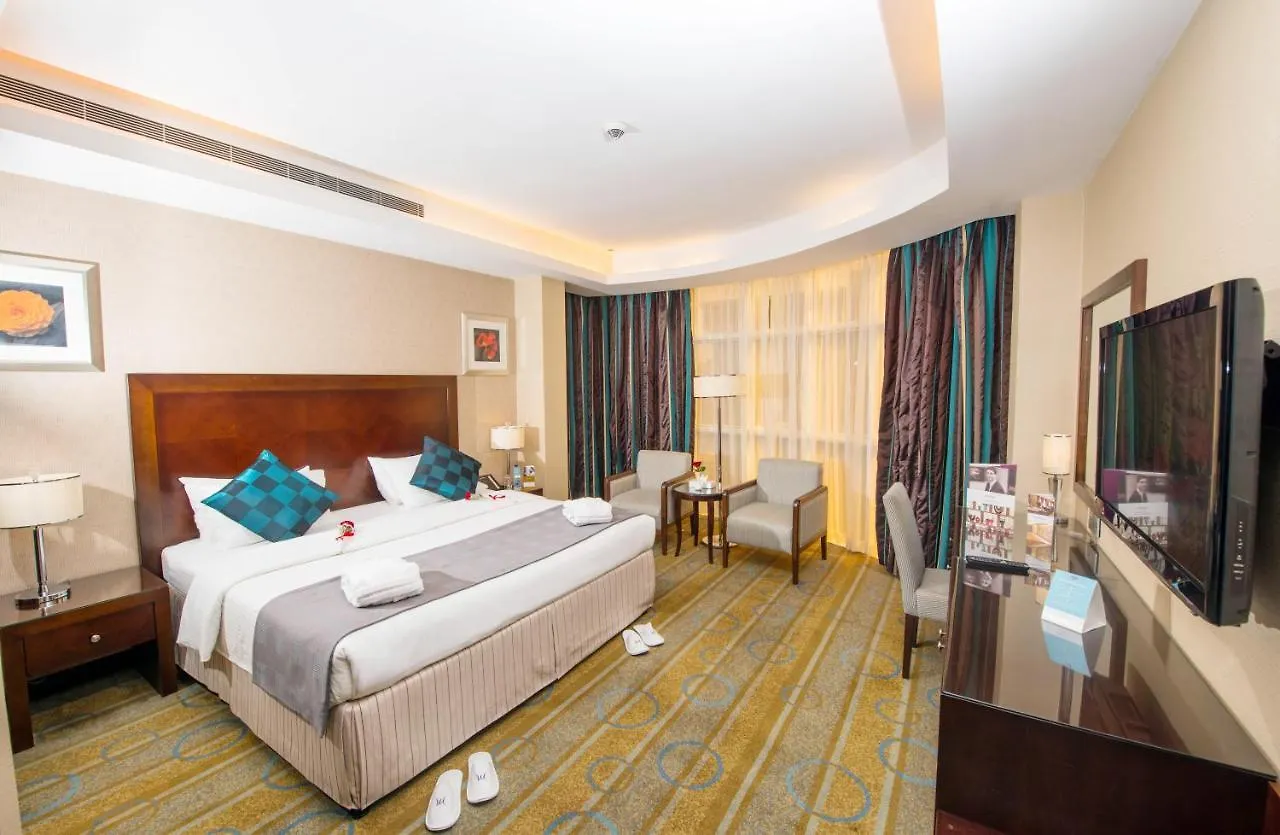 Mercure Jeddah Al Hamra 3*,